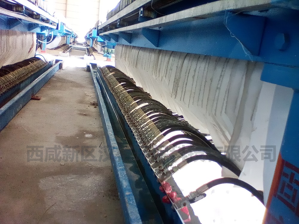 陶瓷行業(yè)使用現(xiàn)場-8臺超高壓壓濾機2