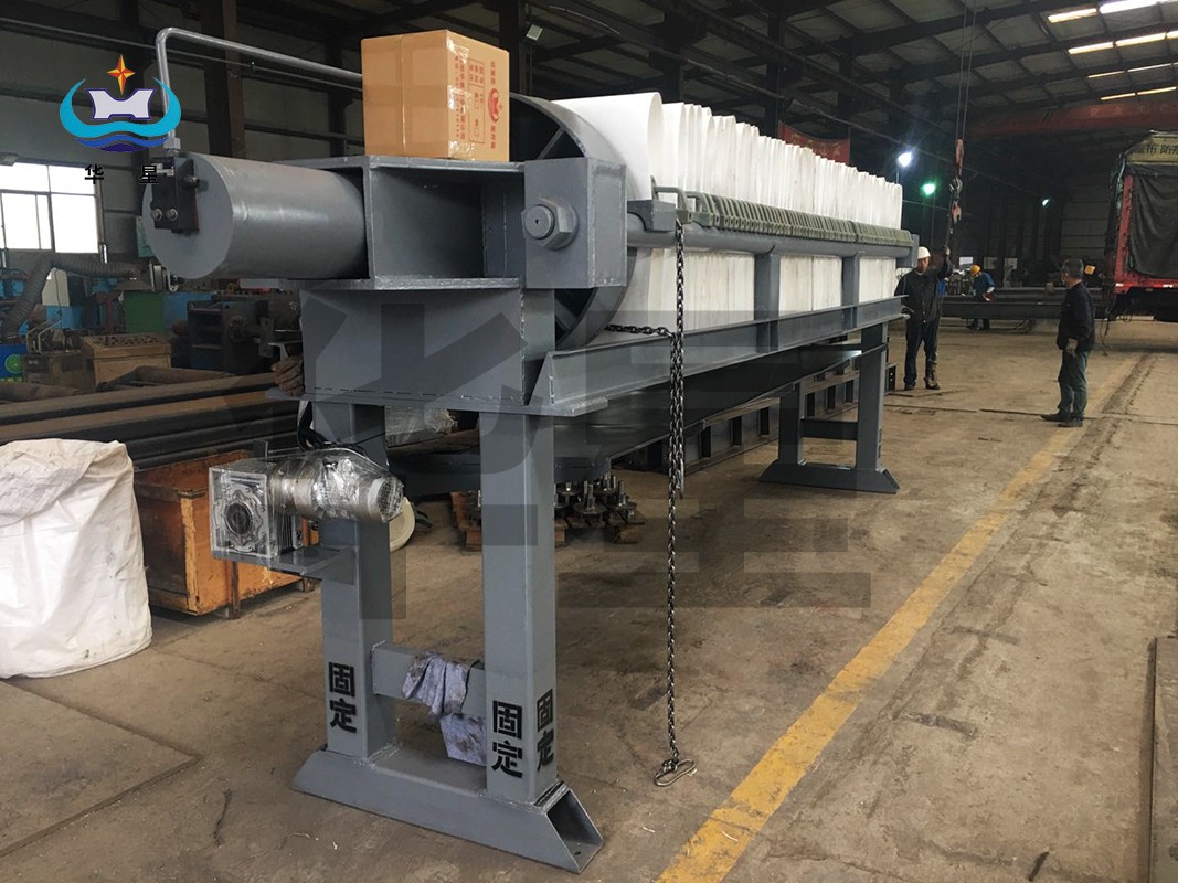 60平米進(jìn)料壓力15公斤圓形壓濾機(jī)帶皮帶輸送機(jī) 60平米進(jìn)料壓力15公斤圓形壓濾機(jī)帶皮帶輸送機(jī)